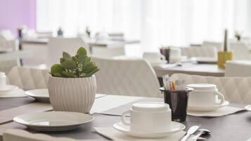 Sarapan Eropah setiap hari (EUR 14 seorang)