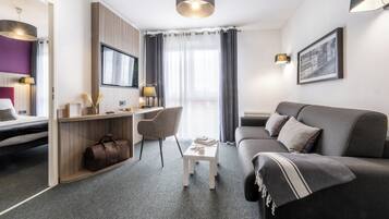 Appartamento, 1 camera da letto | Area soggiorno | TV a schermo piatto