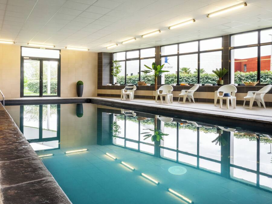 Hồ bơi trong nhà