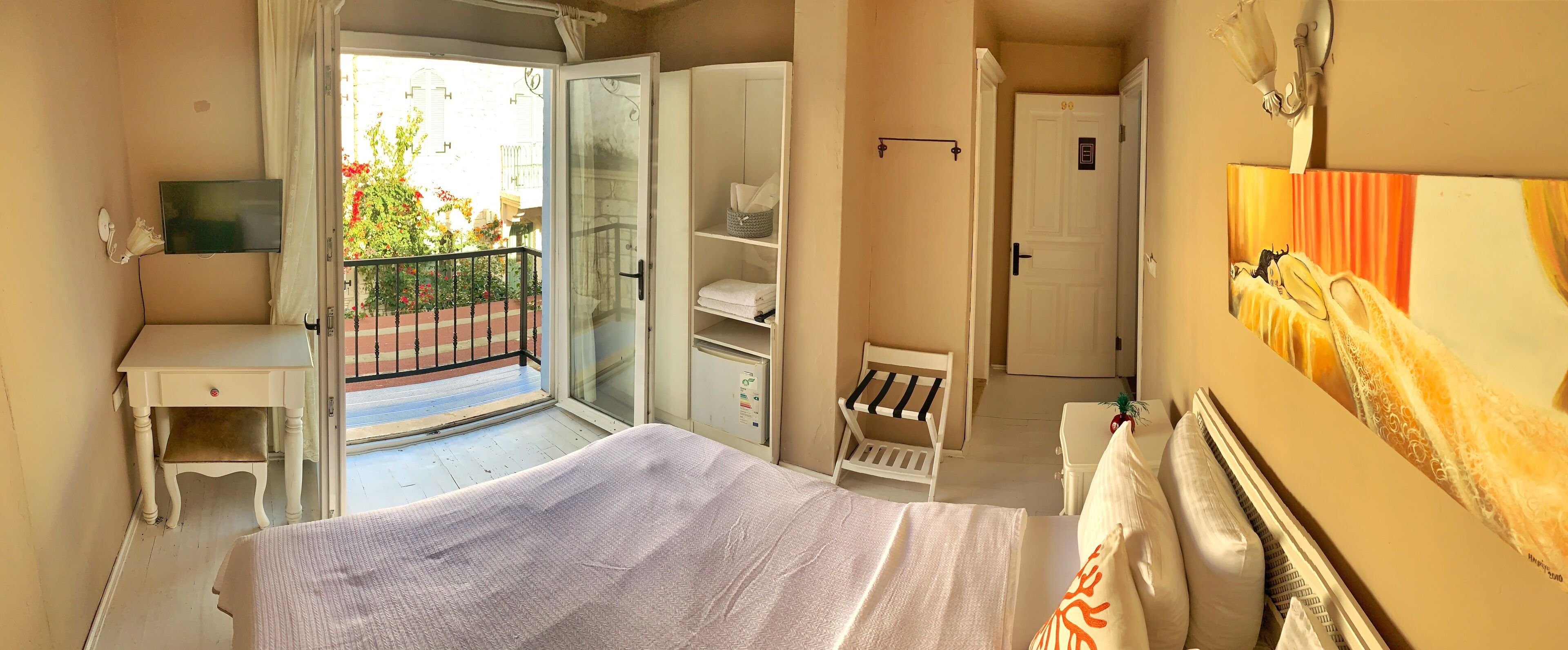 1 bedroom, premium bedding, minibar, desk