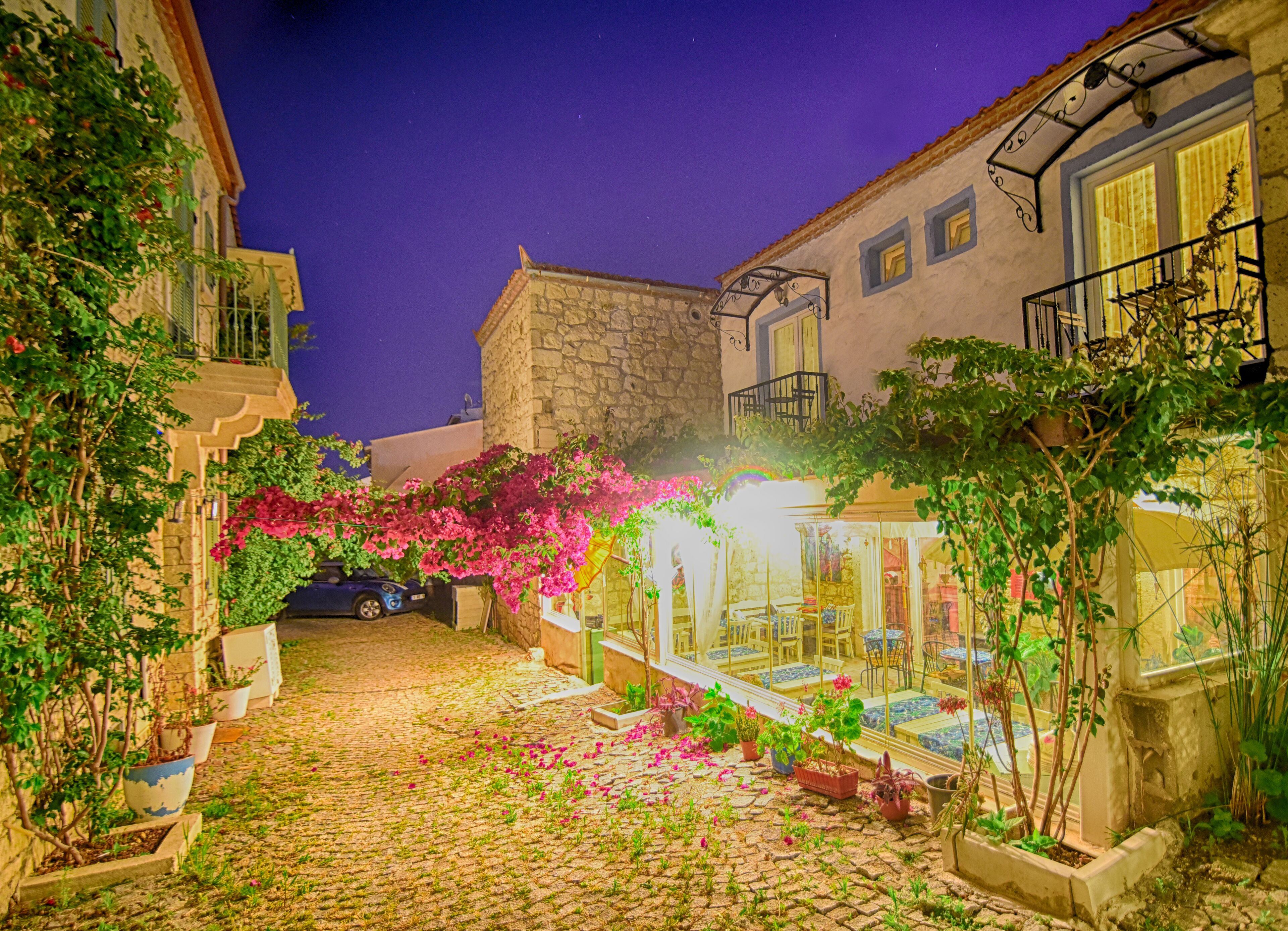 deluxe double room | street view