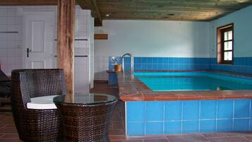 Innenpool, LiegestĂŒhle
