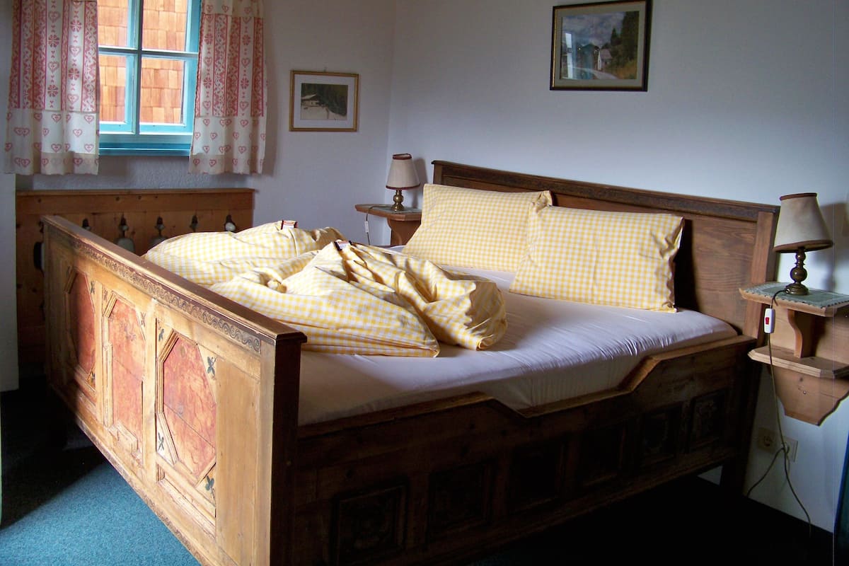 Traditioneel appartement, uitzicht op bergen, uitzicht op gebergte | 2 slaapkamers, luxe beddengoed, een kluis op de kamer