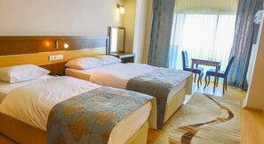 Sábanas de algodón egipcio, ropa de cama de alta calidad y minibar 