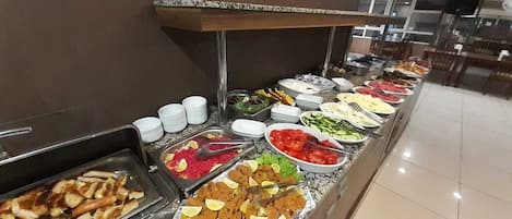 Free daily buffet breakfast