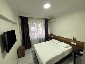 Double Room | Minibar, desk, free WiFi, bed sheets - Hotel Altinnal (Izmit)