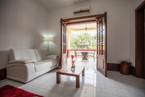 Flat-screen TV - Hotel Praia (São Tomé)