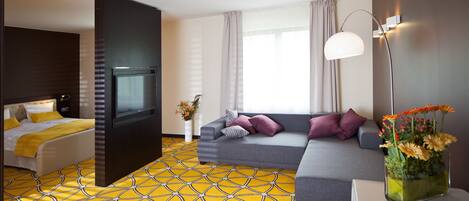 Una televisión de pantalla plana