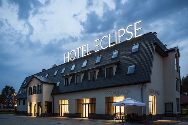 Fassade der Unterkunft – Abend/Nacht