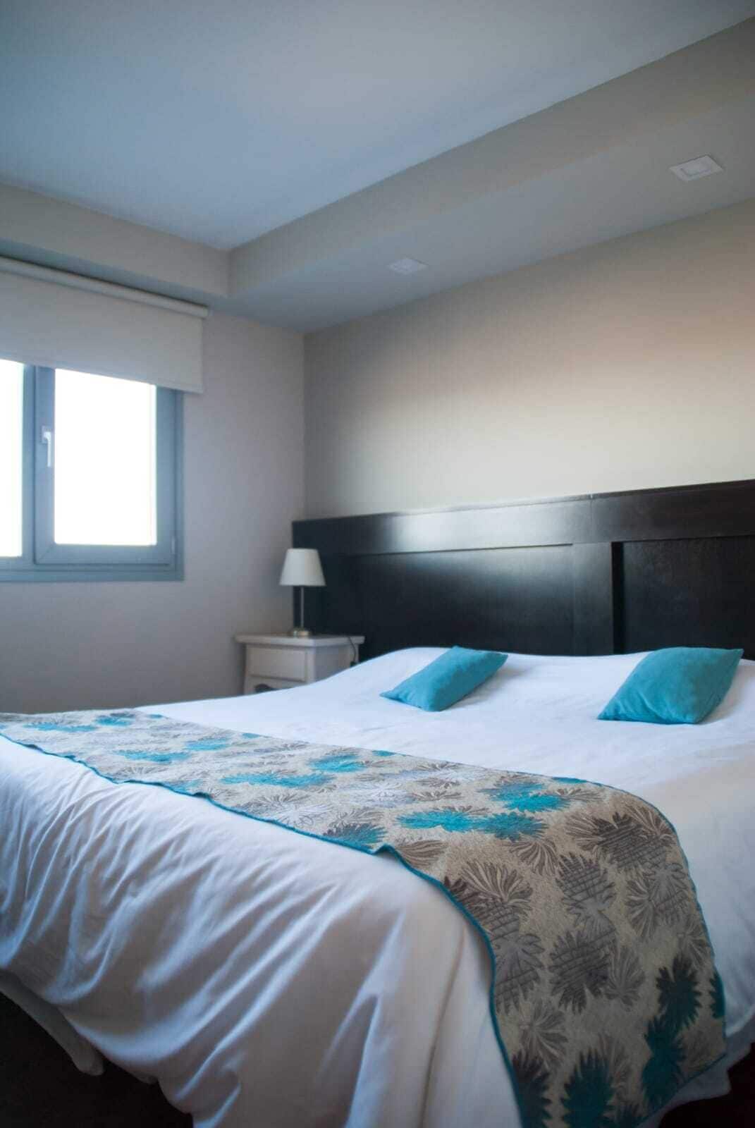 Ropa de cama de alta calidad y minibar 