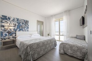 In-room safe, individually decorated, individually furnished, desk - Hotel Imperial Palace (Jesolo)
