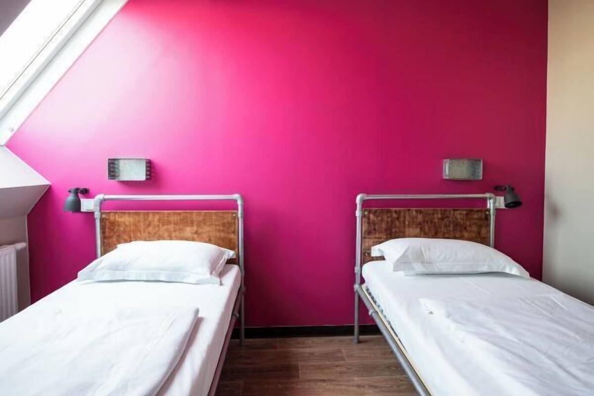 Soundproofing, free WiFi, bed sheets