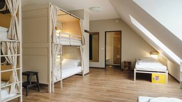 Bed in 6-Bed Dormitory Room | Soundproofing, free WiFi, bed sheets