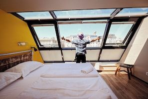 Double Room, City View | Soundproofing, free WiFi, bed sheets - Wombat's City Hostel Vienna Naschmarkt (Vienna)