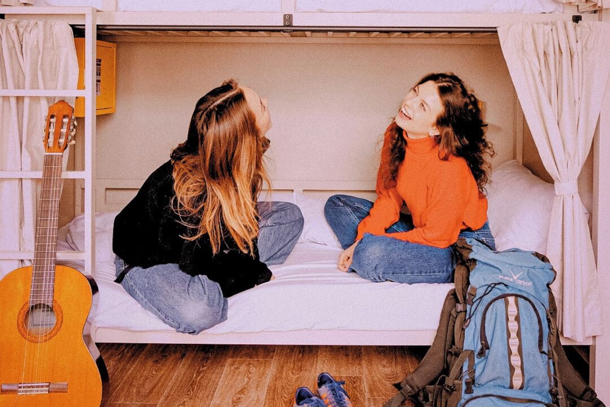 Bed in 6-bed SOCIAL dorm (mixed) | ห้องเก็บเสียง, Wi-Fi ฟรี, ผ้าปูที่นอน