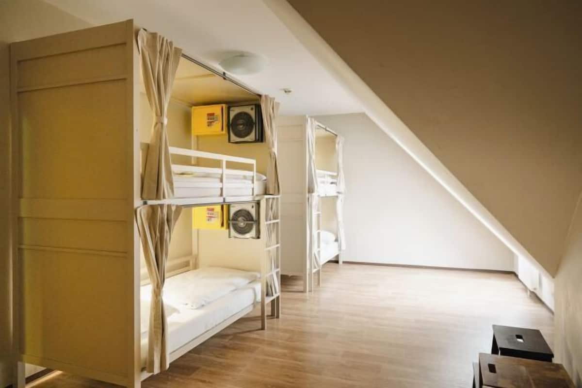 Soundproofing, free WiFi, bed sheets