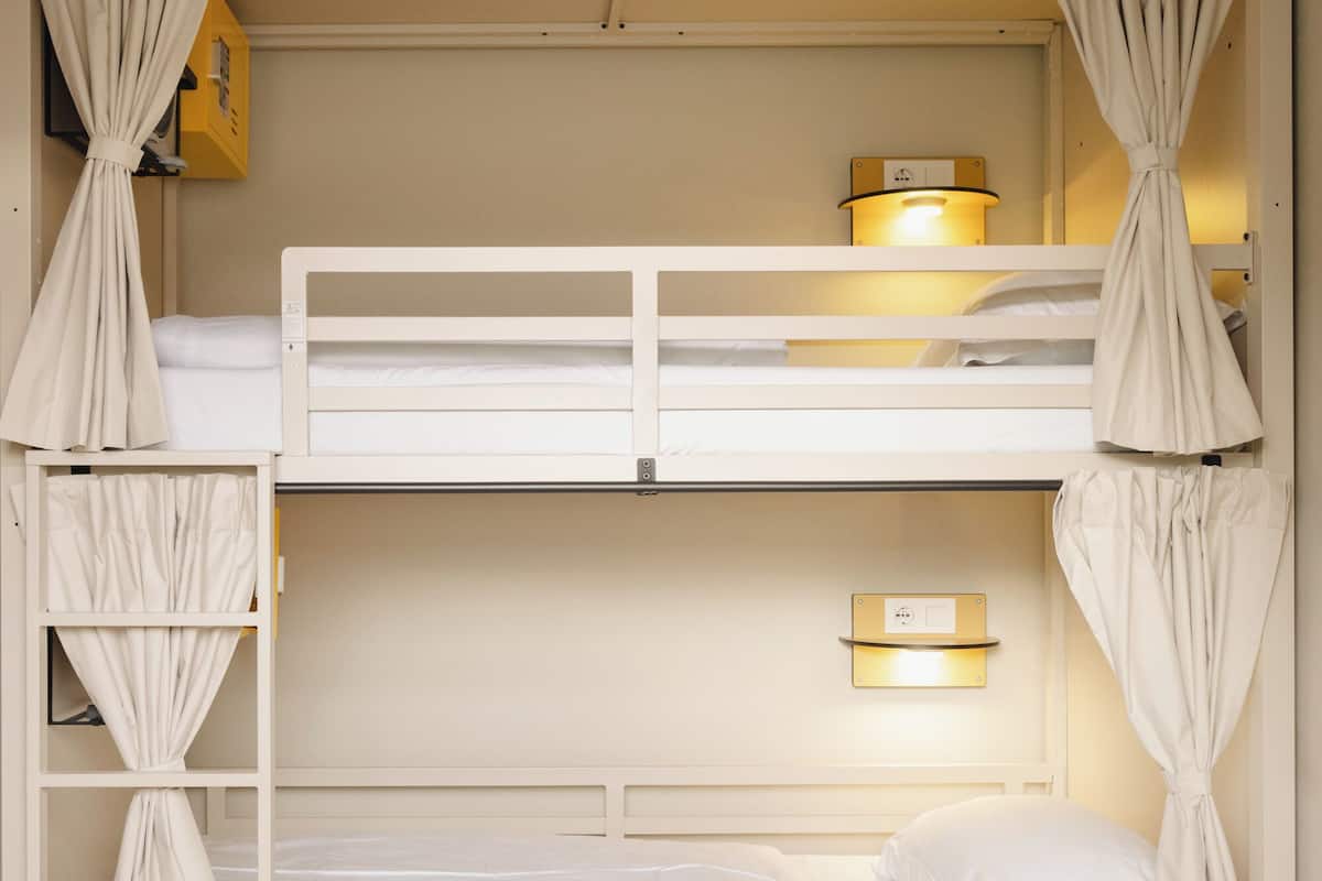 Habitación cuádruple | Insonorización, wifi gratis y ropa de cama