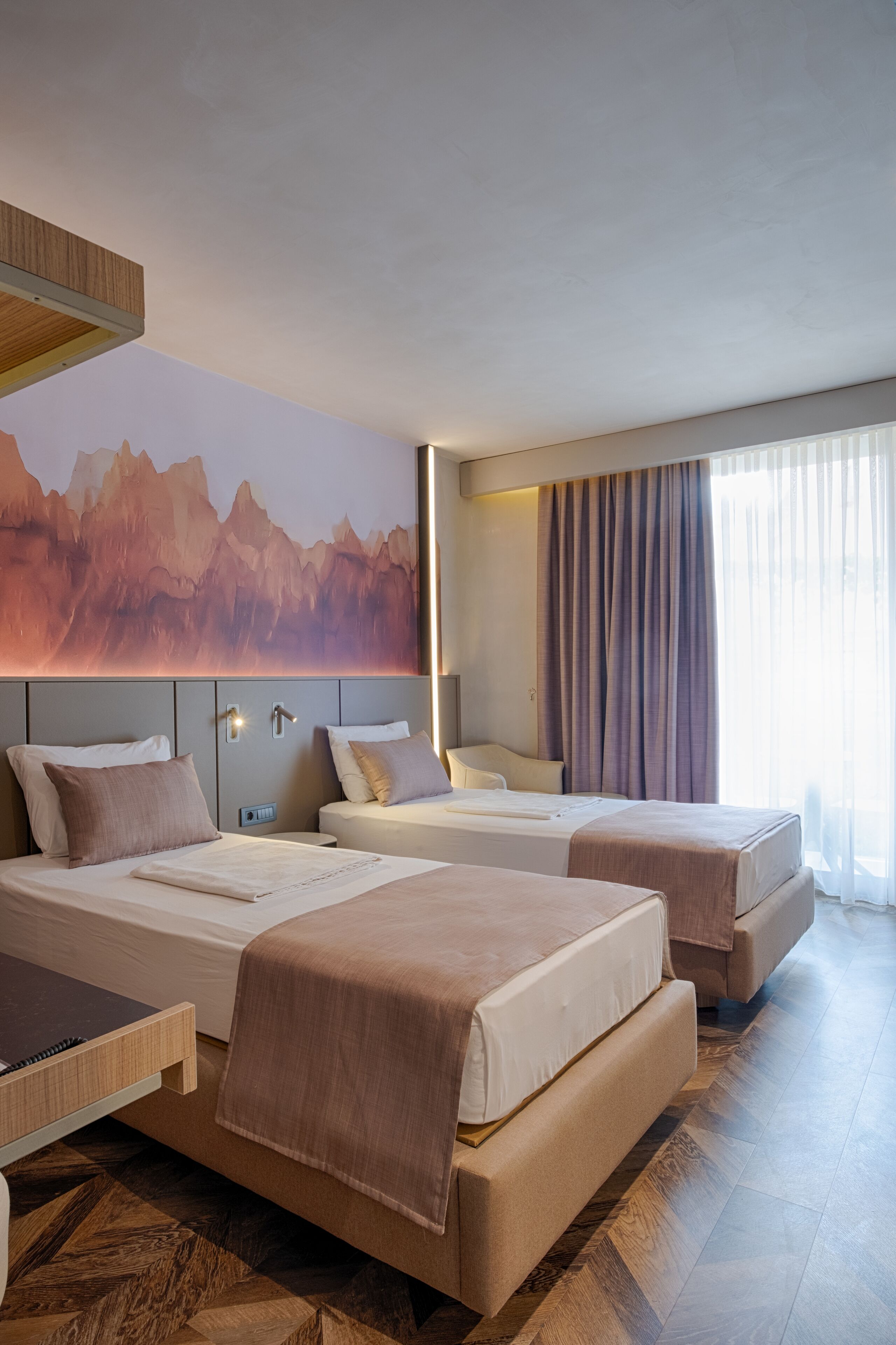 premium bedding, minibar, free wifi, bed sheets