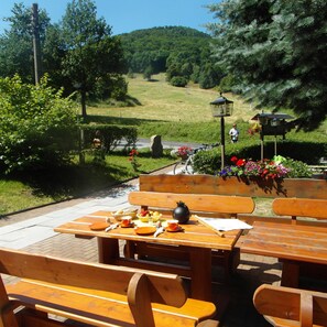 Local and international cuisine