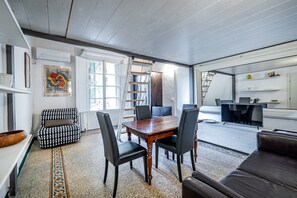 Studio, 1 Schlafzimmer, Küche | Wohnbereich | Fernseher