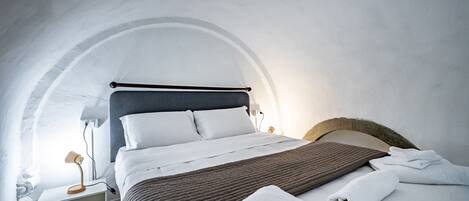 Apartment, 1 Bedroom (Via della Pergola 51 - Estate) | Iron/ironing board, free cribs/infant beds, free WiFi, bed sheets