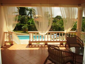 Four Bedroom Villa | Hiên