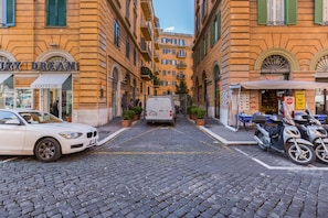 Unclassified image, 2 of 32, button - Allegra's House (Rome)