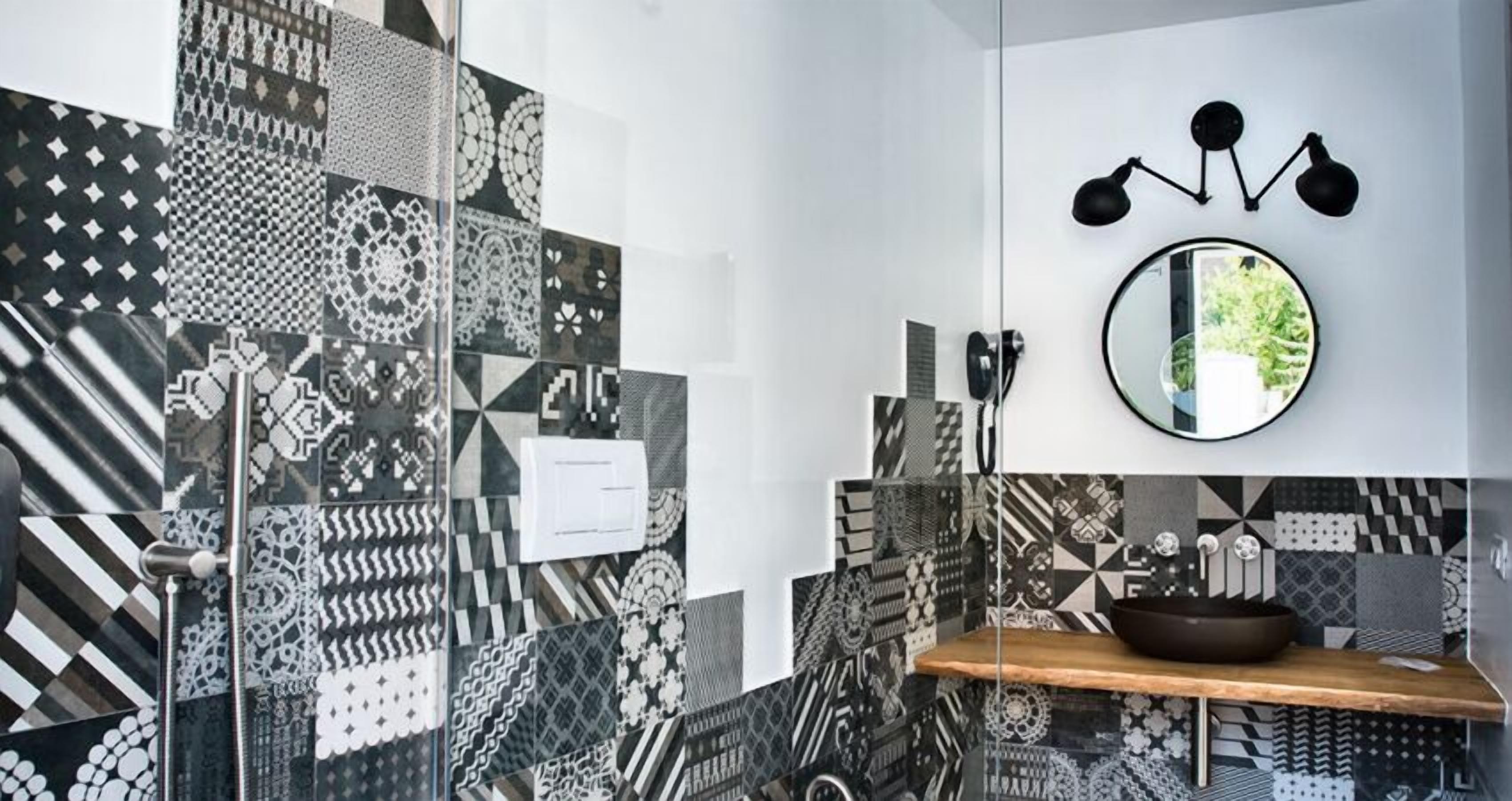 superior double room, balcony, garden view | bathroom | shower, free toiletries, hair dryer, bidet