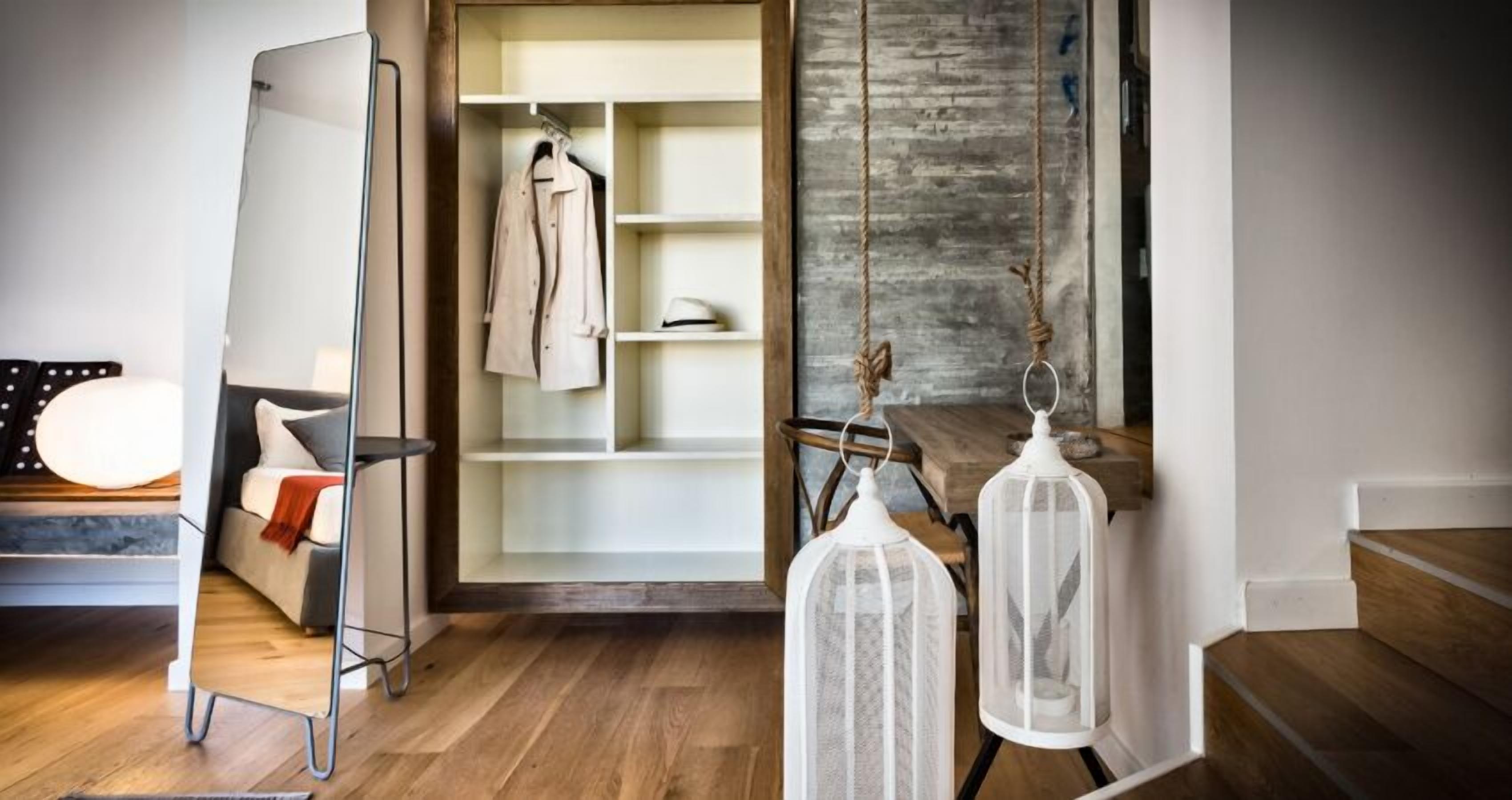 suite, balcony, garden view | room amenity