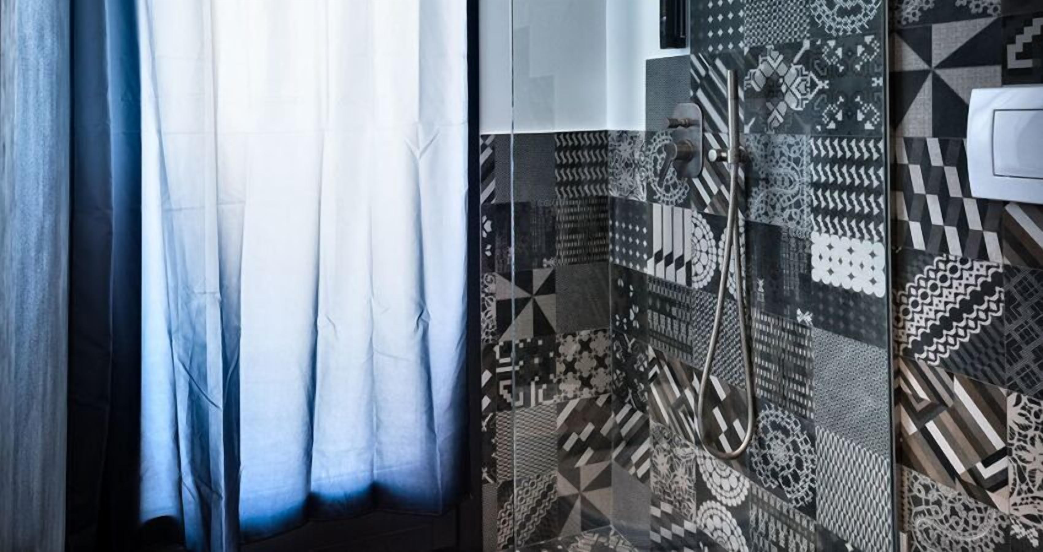 superior double room, balcony, garden view | bathroom shower