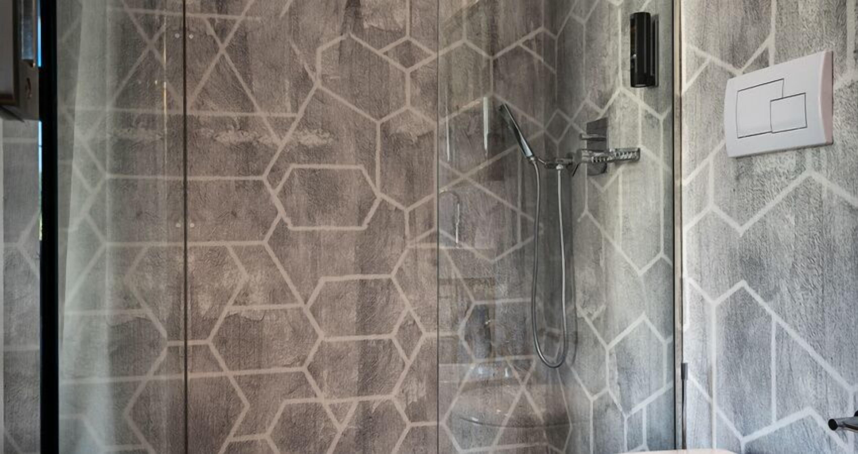 comfort double room | bathroom shower