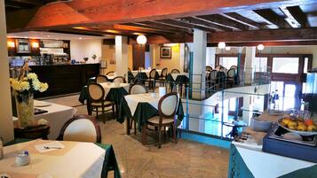 TĂ€gliches inbegriffenes einheimisches FrĂŒhstĂŒck