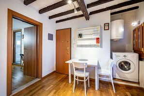 Apartment, 1 Bedroom (Via dell'Orto 8) | Dining room