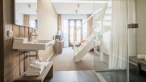 A modern bathroom with a sink, mirror, and towel rack. - Van Heeckeren Hotel (Nes)