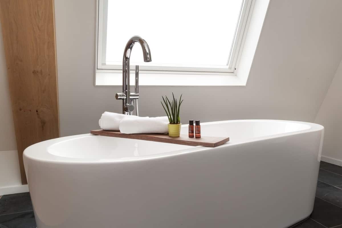 junior suite | deep-soaking bathtub