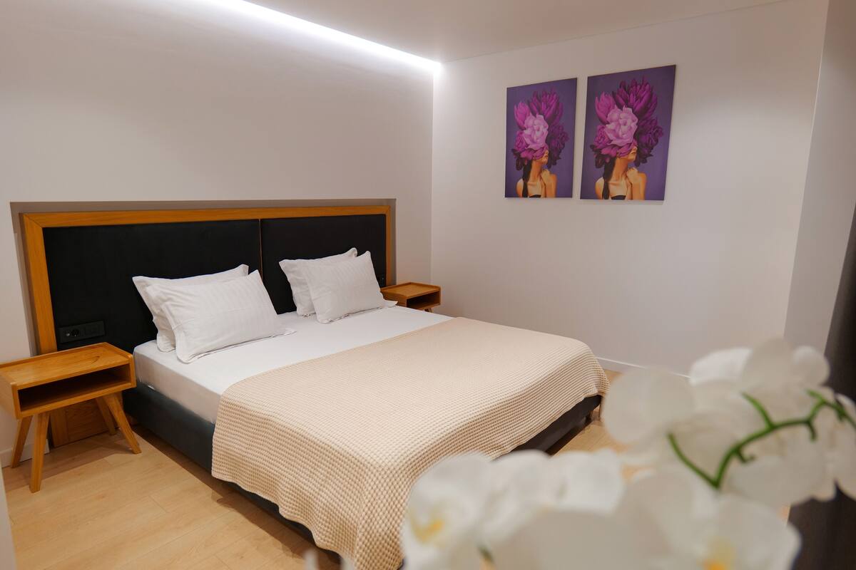 Desk, WiFi (free), bed sheets