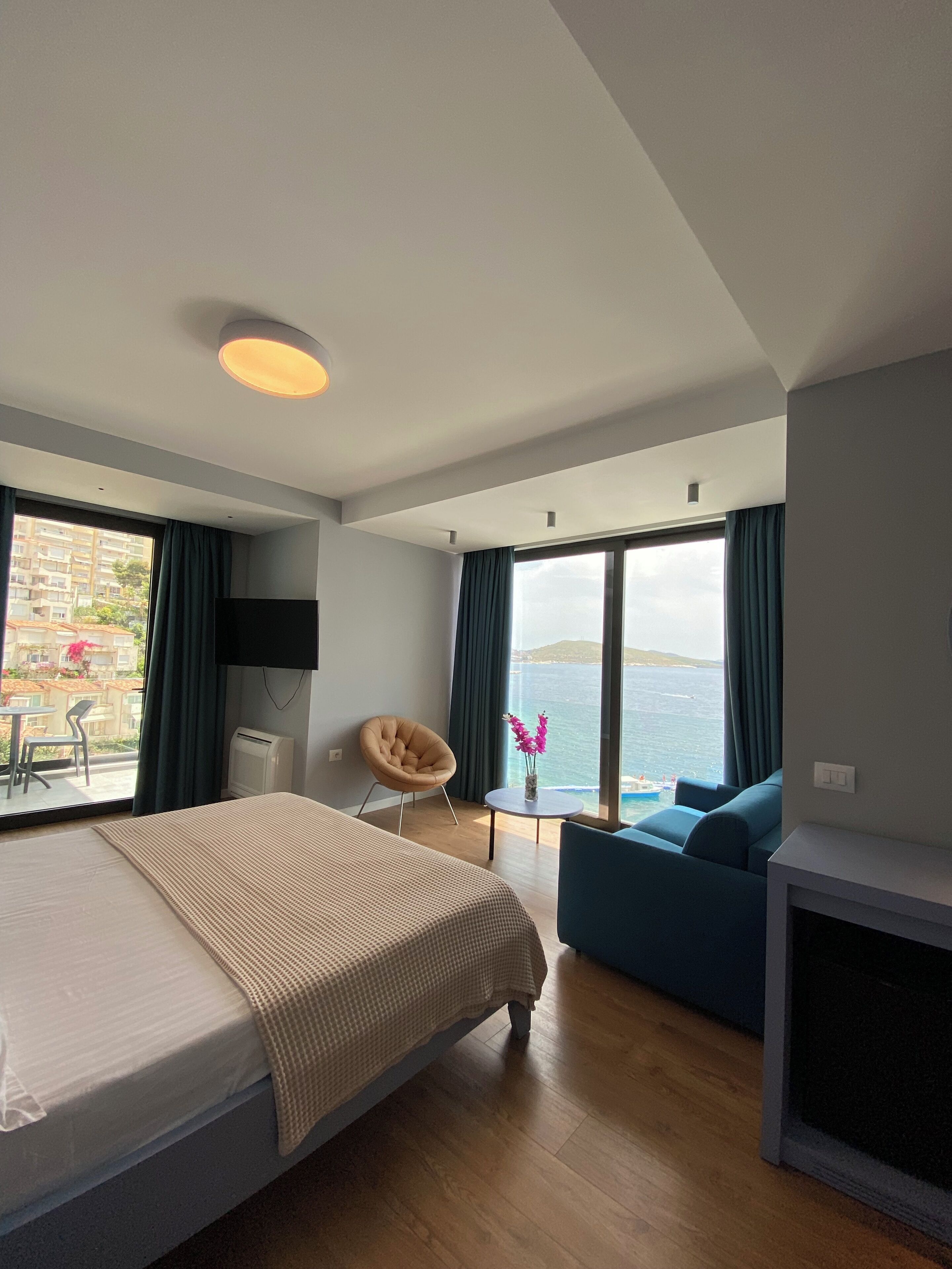 suite, sea view | desk, free wifi, bed sheets