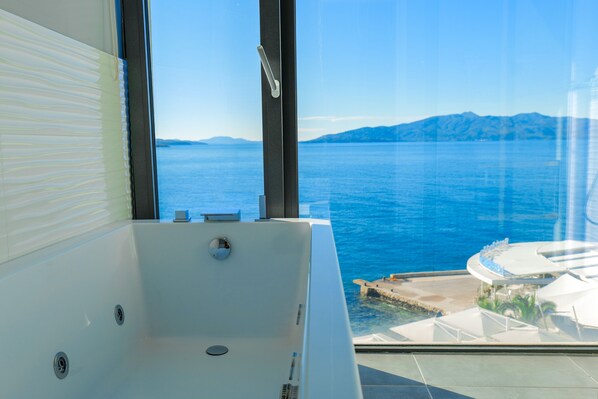 Suite, Sea View | Bathroom | Shower, free toiletries, hair dryer, towels - Hotel Nertili (Sarandë)