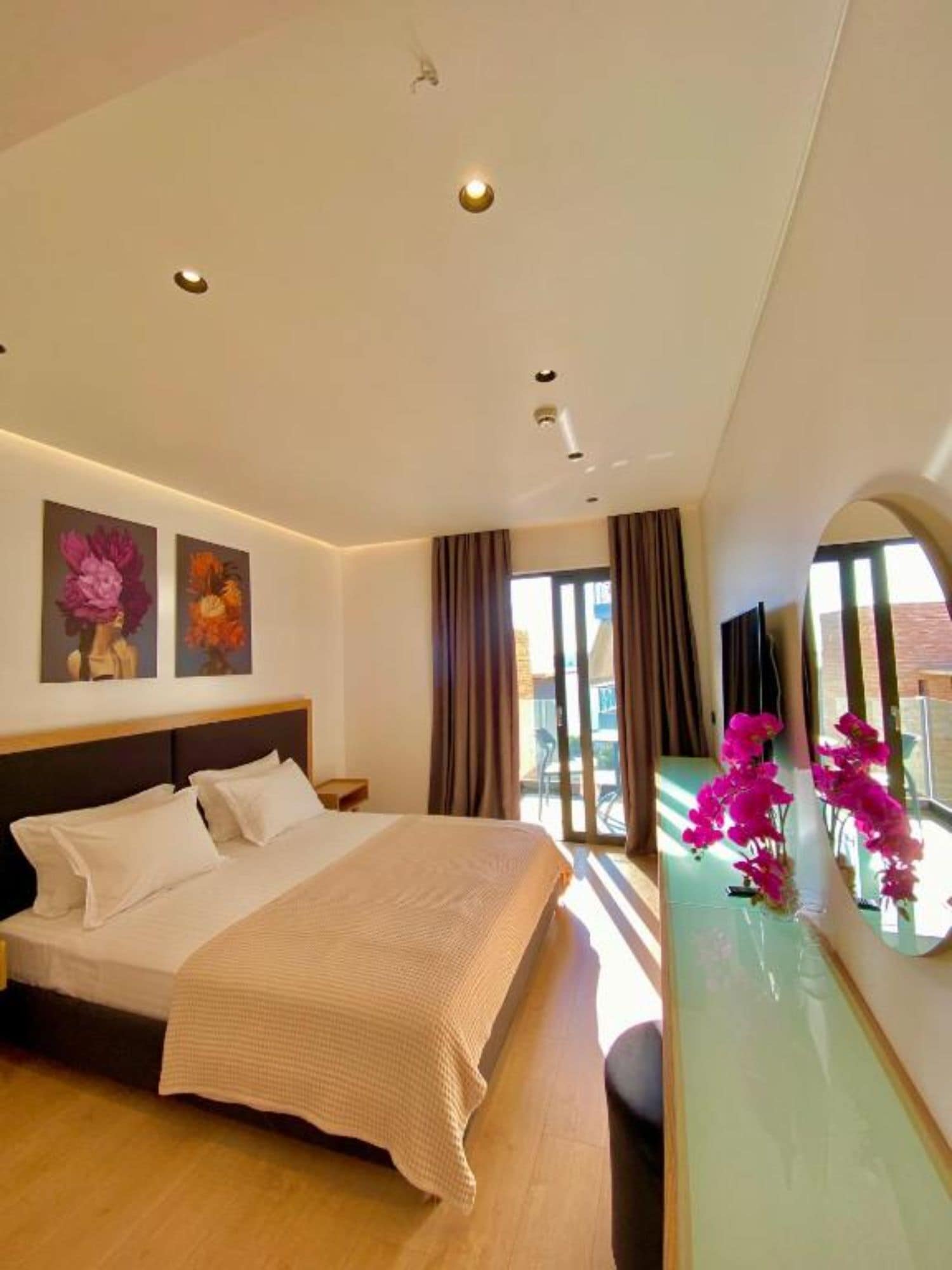Desk, free WiFi, bed sheets