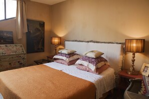 Double Room, Courtyard View (Robespierre)