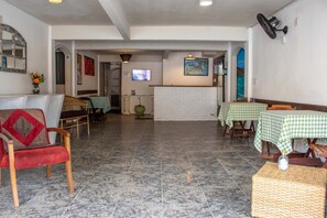 Área de estar no saguão