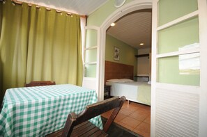 Kamar Standar, 1 Tempat Tidur Double | 1 kamar tidur, minibar, dan setrika/meja setrika