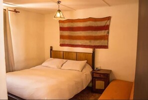 ห้องสแตนดาร์ดดับเบิล, เตียงใหญ่ 1 เตียง, ห้องน้ำส่วนตัว | เตียงเสริม/เปล, Wi-Fi ฟรี, ผ้าปูที่นอน