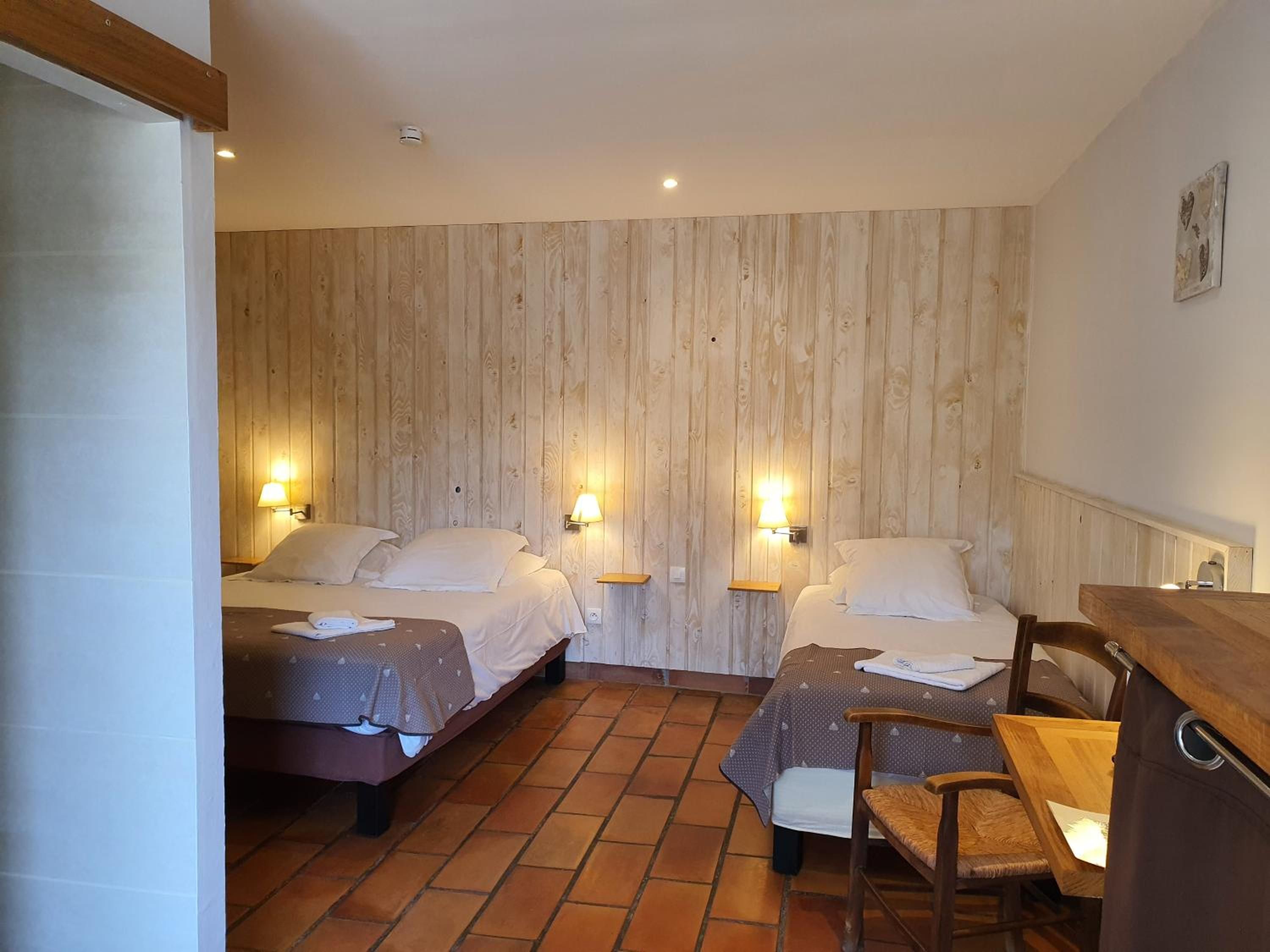 In-room safe, desk, soundproofing, free WiFi