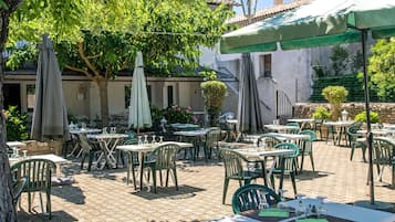 Lunch and dinner served, Regional cuisine