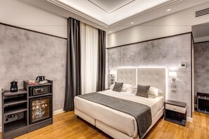 고급 침구, 메모리폼 침대, 미니바, 객실 내 금고