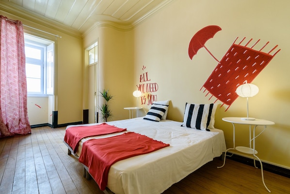 Zimmersafe, Verdunkelungsvorhänge, Zustellbetten, Bettwäsche