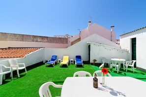 Terrace/patio - Suntrap Hostel (Lagos)
