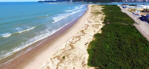 Beach nearby, sun-loungers, beach umbrellas - Apartamento Osmar Gaya - Navegantes (Navegantes)