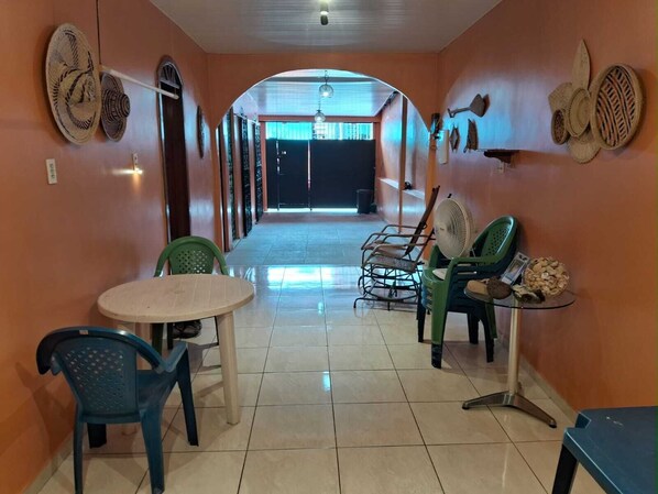 42-inch flat-screen TV with satellite channels, TV - Alvorada Suíte (Manaus)